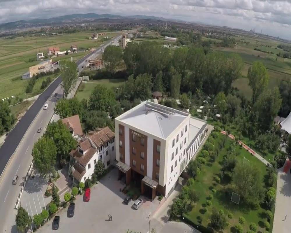 Amazona Hotel Pristina Exterior foto